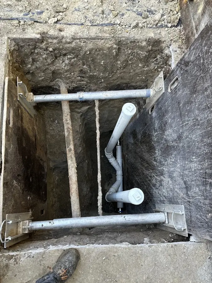 Experienced plumber completing Drain Cleaning work in Brownstown